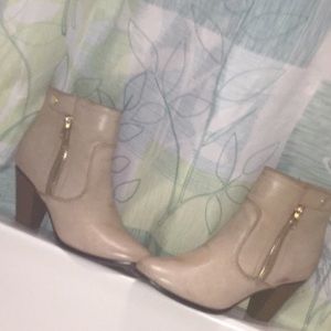 SUPER CUTE ANKLE BOOTS